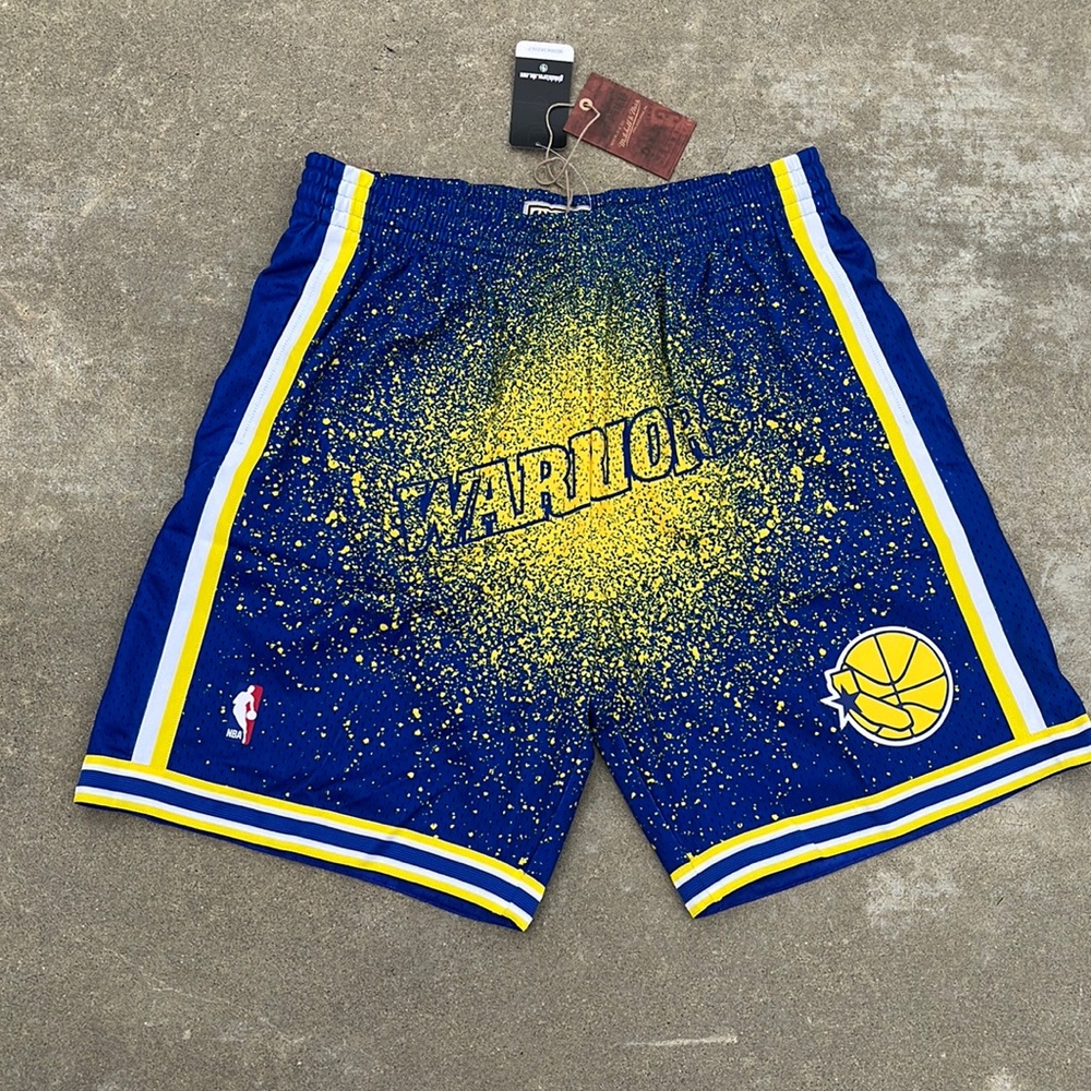NWT Mitchell & Ness Golden State Warriors 1993 Re-Take Gradient Men’s Shorts